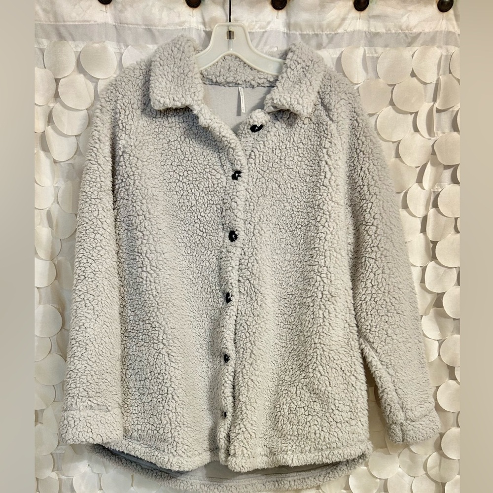 Hello Night heavenly, cozy sherpa, 6 button-up jacket/sweatshirt size small.